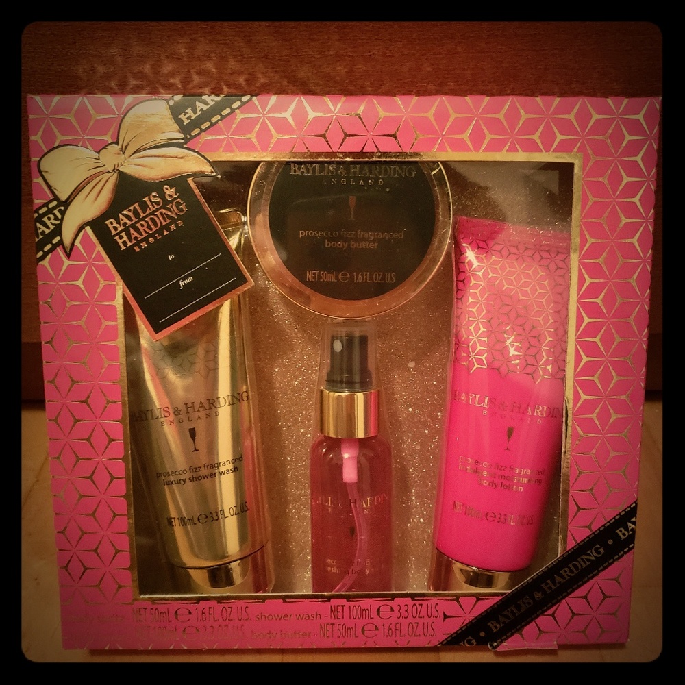 Baylis and Harding gift set